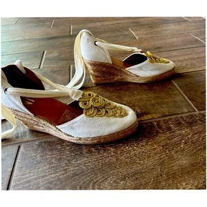 Gorgeous Vida Leather Ivory and Gold Espadrilles - Size 10
